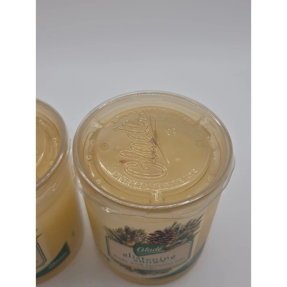 NEW Glade Glistening Snow Scented Candle with Essential Oils (2-Pack) 4oz each